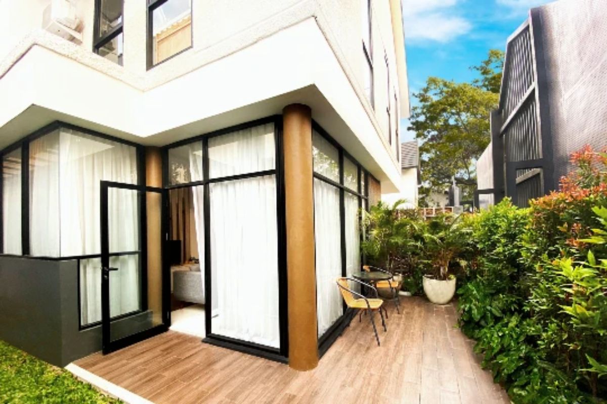 Tampilan depan rumah di Chelsea Modern Home